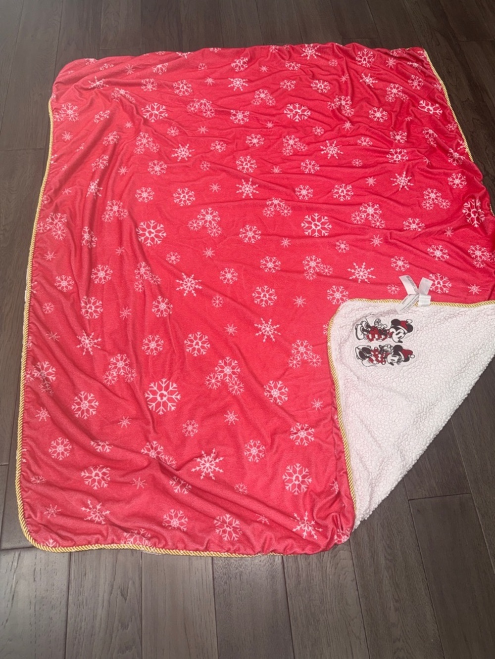 Red fleece Snowflake Holiday Blanket with Minnie and Mickey Embroidery 52x42